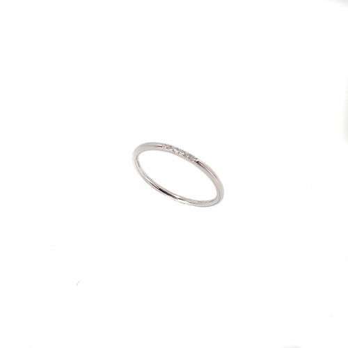 STERLING SILVER FINE BAND RING WITH CZS